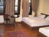 Triple beds room