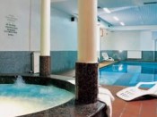 Swimming pool and jakuzzi